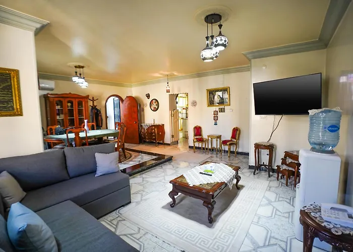 2 Bedrooms Spacious Flat 7 Mins To Airport