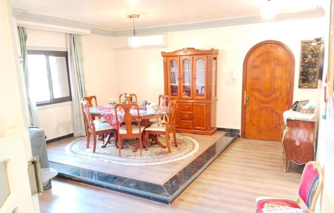 2 Bedrooms Spacious Flat 7 Mins To Airport Apartamento El Cairo