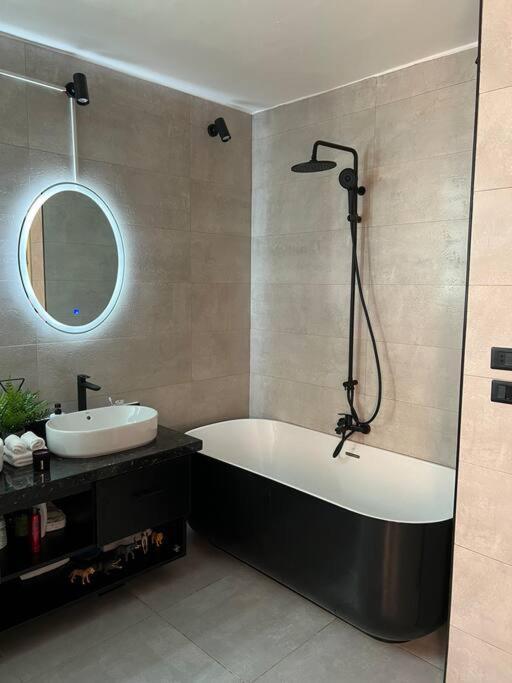 2 Bedrooms Spacious Flat 7 Mins To Airport קהיר
