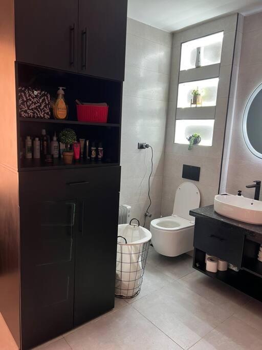 2 Bedrooms Spacious Flat 7 Mins To Airport קהיר