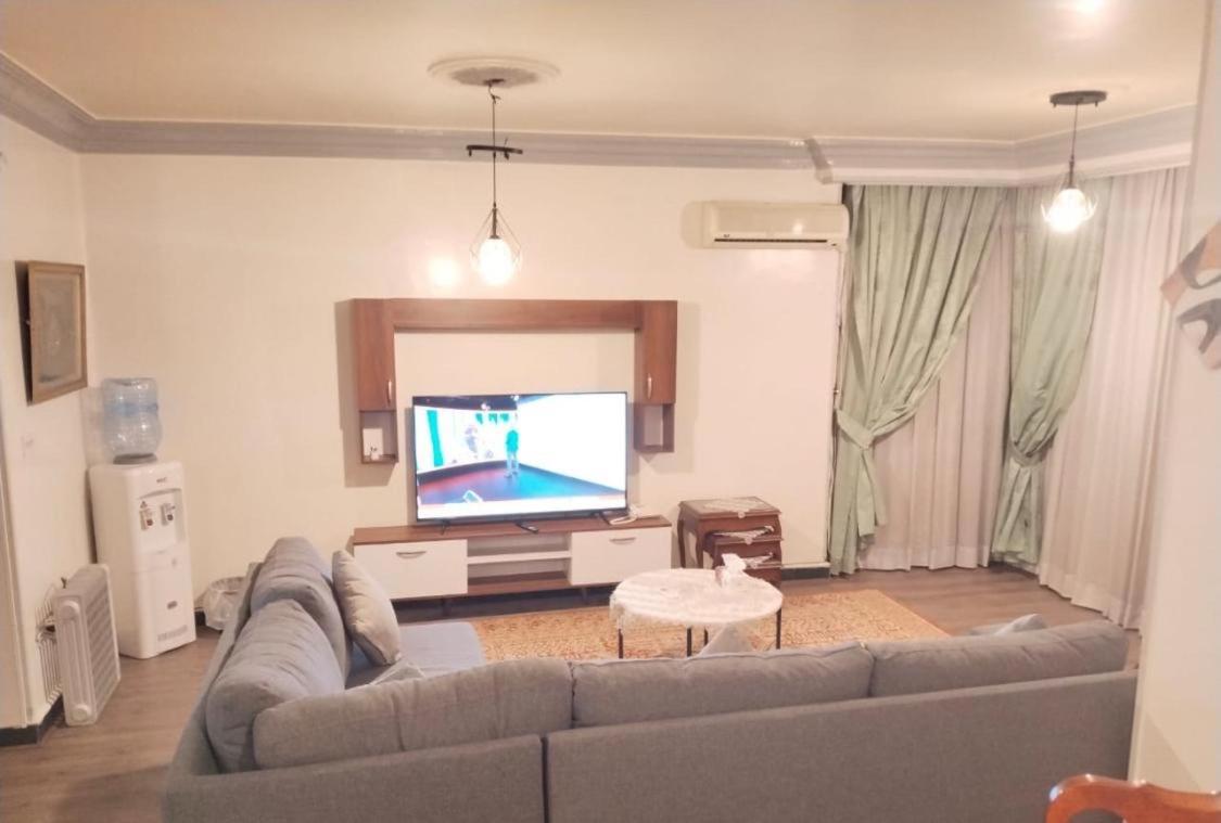 דירה 2 Bedrooms Spacious Flat 7 Mins To Airport קהיר